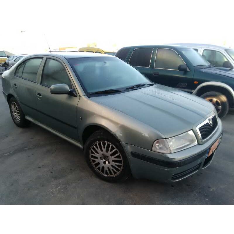SKODA OCTAVIA BERLINA (1U2)