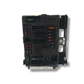 CAJA RELES / FUSIBLES 