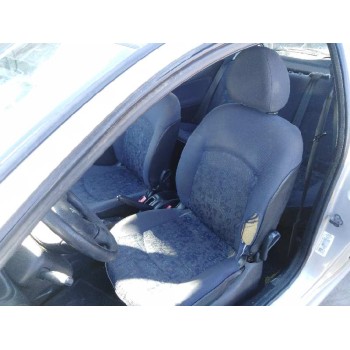 peugeot 206 berlina del año 2001