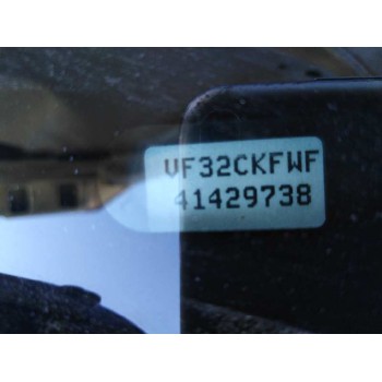 peugeot 206 berlina del año 2001