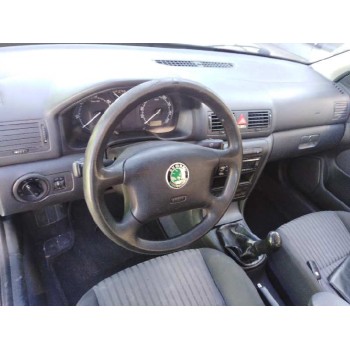 skoda octavia combi (1u5) del año 2001