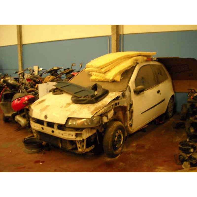 FIAT PUNTO BERLINA (188)