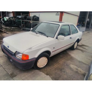 ford escort berlina del año 1989