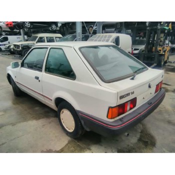 ford escort berlina del año 1989