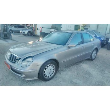 mercedes-benz clase e (w211) berlina del año 2004