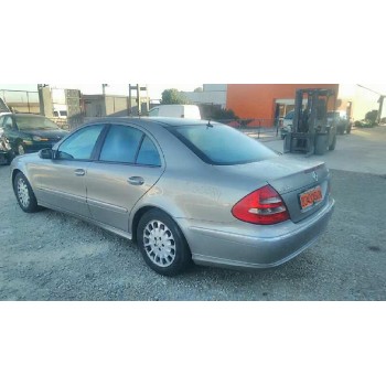 mercedes-benz clase e (w211) berlina del año 2004