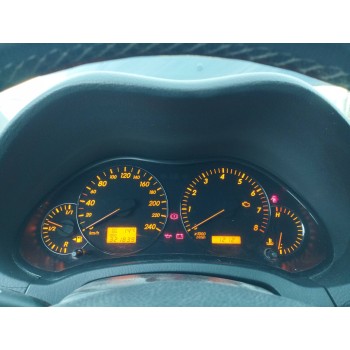 toyota avensis berlina (t25) del año 2005