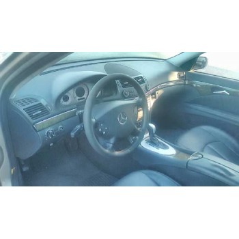 mercedes-benz clase e (w211) berlina del año 2004