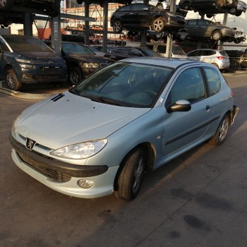 peugeot 206 berlina del año 2001