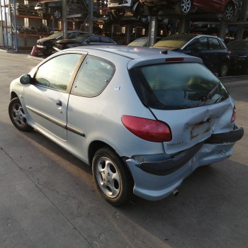 peugeot 206 berlina del año 2001