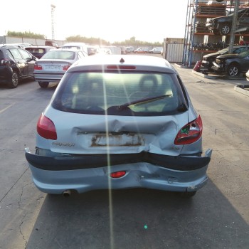 peugeot 206 berlina del año 2001