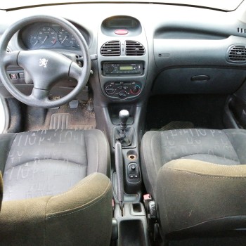 peugeot 206 berlina del año 2001