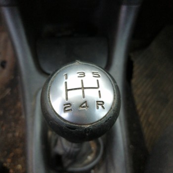 peugeot 206 berlina del año 2001