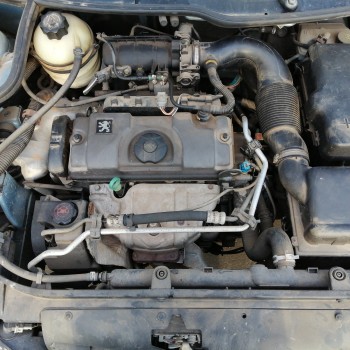 peugeot 206 berlina del año 2001