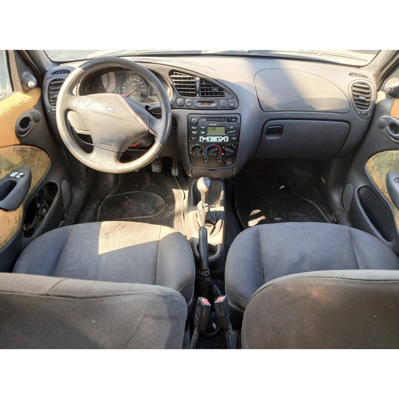 FORD FIESTA BERLINA (DX) 2001
