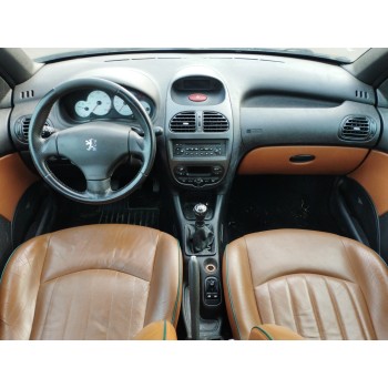 peugeot 206 berlina del año 2002