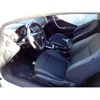 opel astra j gtc del año 2013