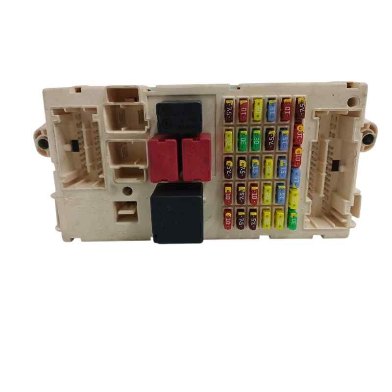 Recambio de caja reles / fusibles para alfa romeo 147 (190) 1.6 16v cat referencia OEM IAM 46558758  