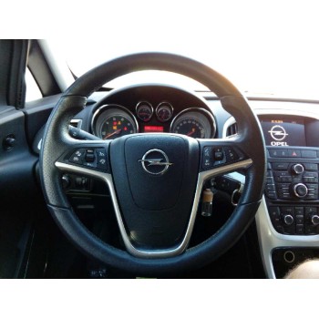 opel astra j gtc del año 2013