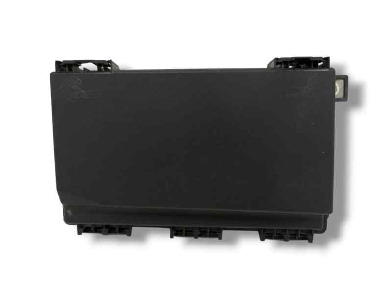 Recambio de caja reles / fusibles para opel astra h ber. 1.7 16v cdti referencia OEM IAM 13250232 5DK00946430 