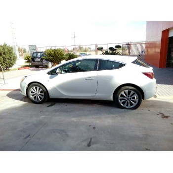 opel astra j gtc del año 2013