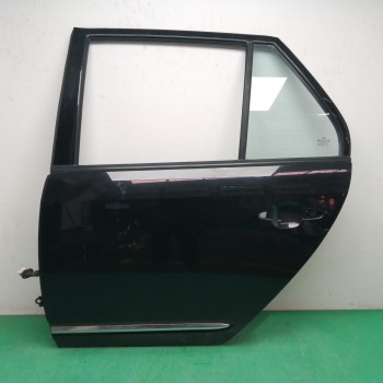 PUERTA TRASERA IZQUIERDA NECESITA REPARACION 