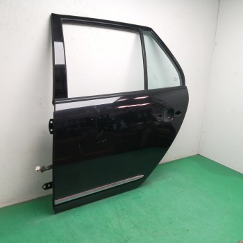 Recambio de puerta trasera izquierda para kia carens (un) active referencia OEM IAM  NECESITA REPARACION 