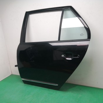 Recambio de puerta trasera izquierda para kia carens (un) active referencia OEM IAM  NECESITA REPARACION 