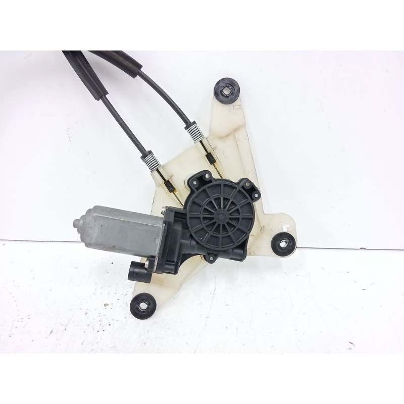 ELEVALUNAS DELANTERO DERECHO