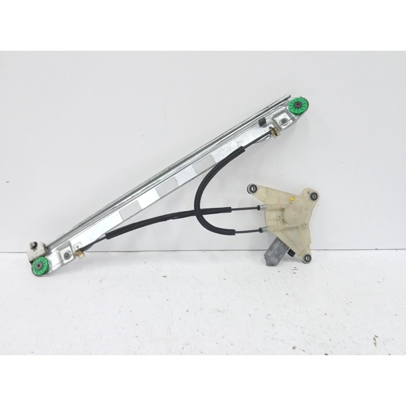 ELEVALUNAS DELANTERO IZQUIERDO