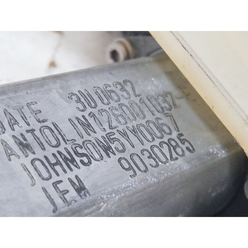 ELEVALUNAS DELANTERO IZQUIERDO