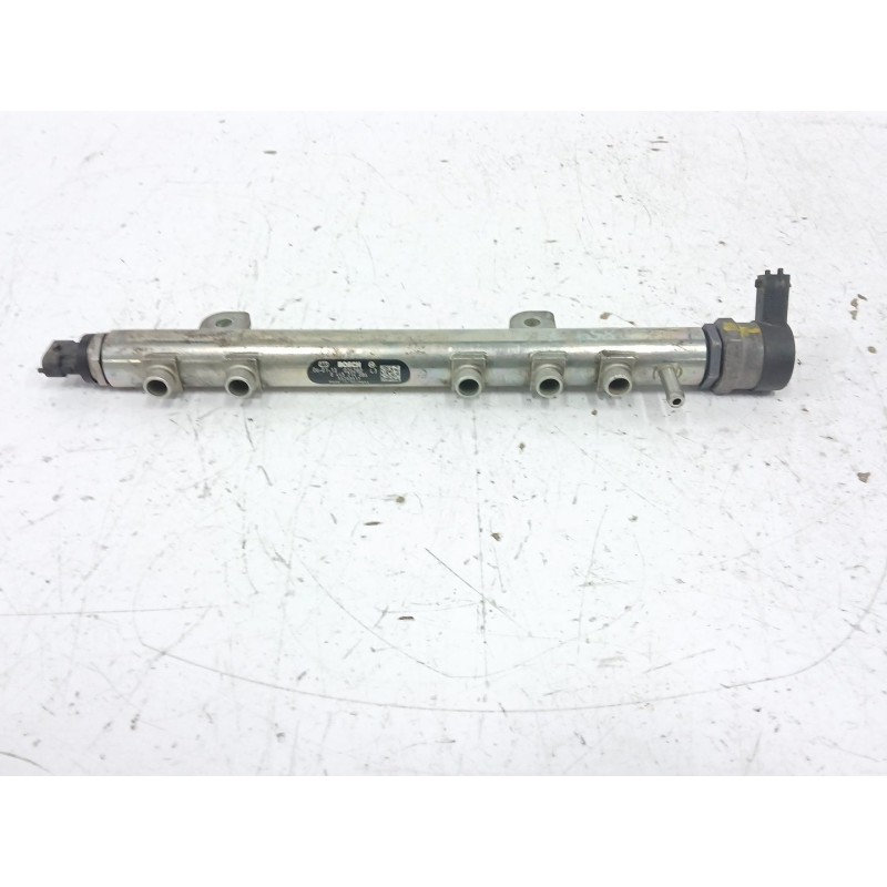 Recambio de rampa inyectora para opel combo tour 1.3 cdti 16v referencia OEM IAM 55200517 0445214086 