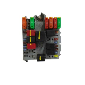 Recambio de caja reles / fusibles para alfa romeo 147 (190) 1.6 16v cat referencia OEM IAM 51742419  