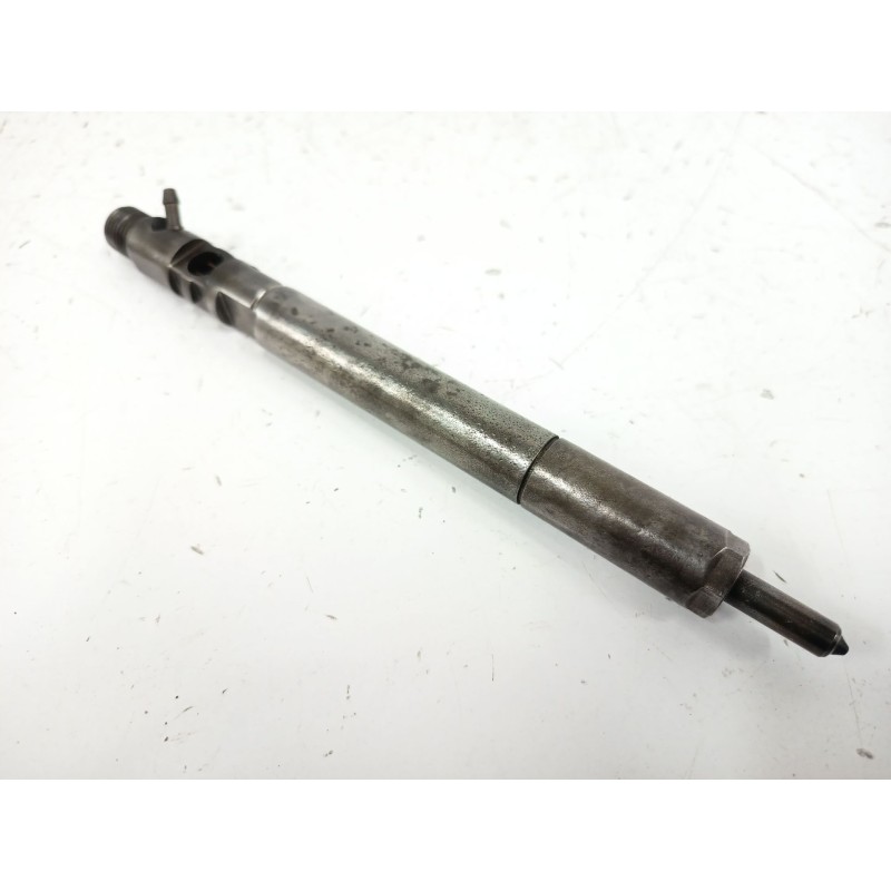 Recambio de inyector para ssangyong rodius xdi referencia OEM IAM A6650170121  