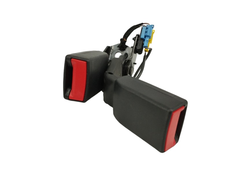 Recambio de enganche cinturon derecho para mercedes-benz clase a (w176) 1.5 cdi cat referencia OEM IAM A1768600469 TRASERO 