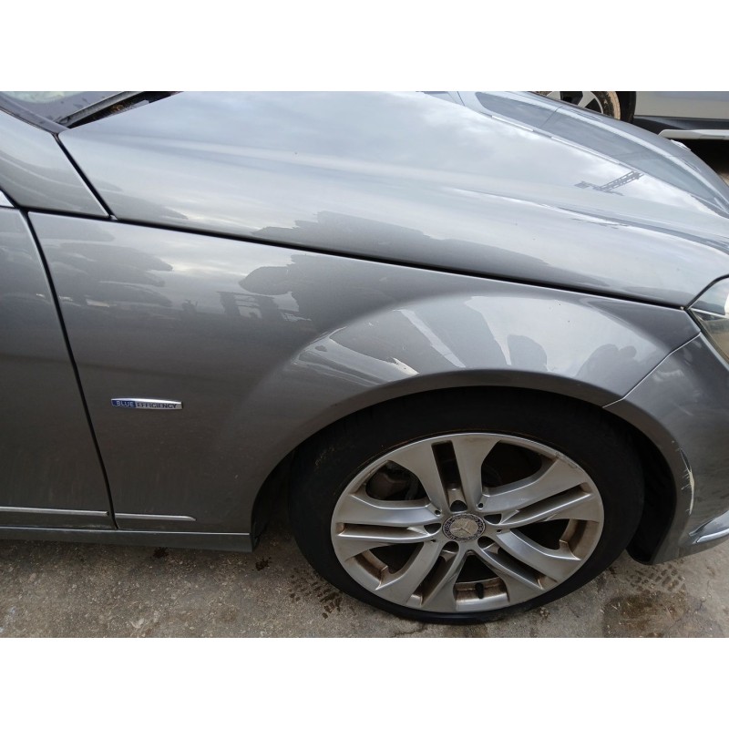 ALETA DELANTERA DERECHA A2048800118