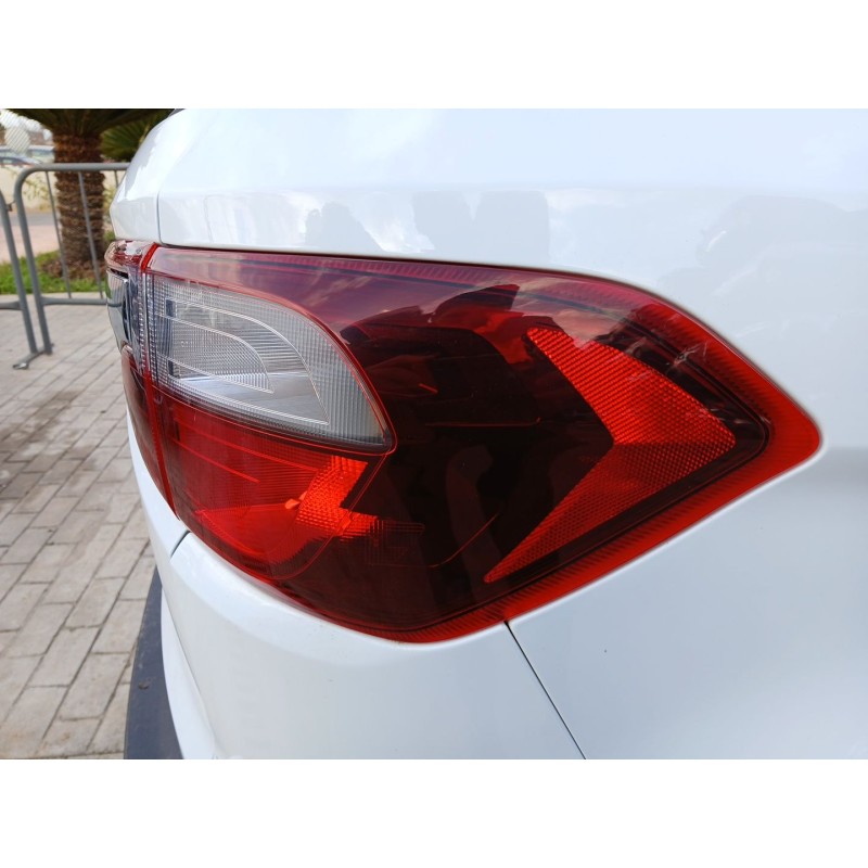 PILOTO TRASERO DERECHO 90104003