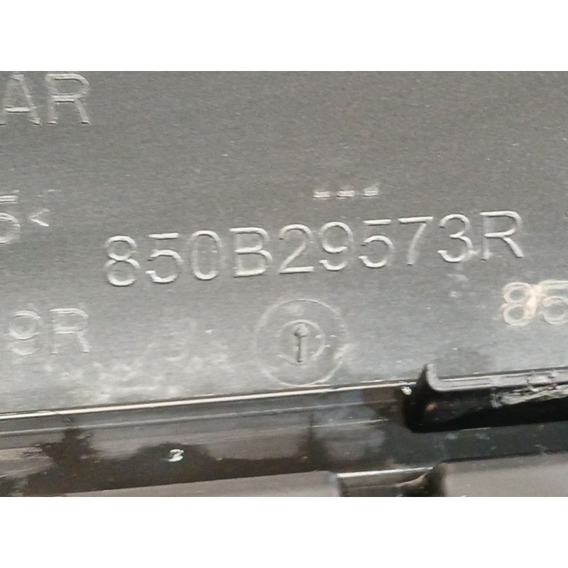 PARAGOLPES TRASERO 850228614R 850228373R
