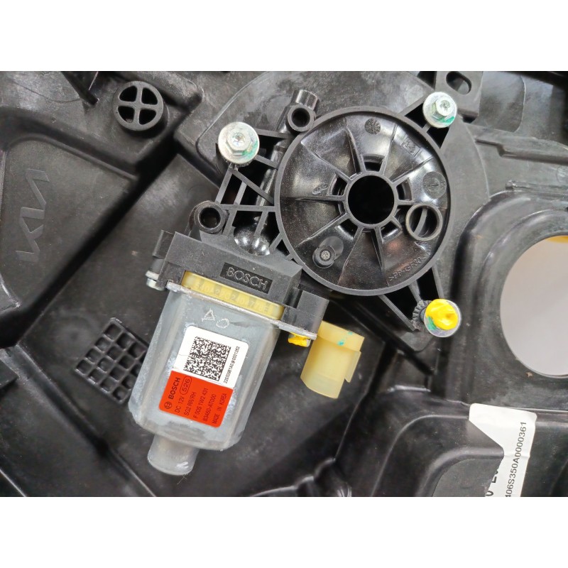 ELEVALUNAS TRASERO DERECHO 83460AT000