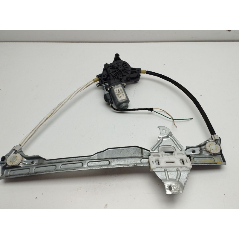 ELEVALUNAS DELANTERO DERECHO JUEGO