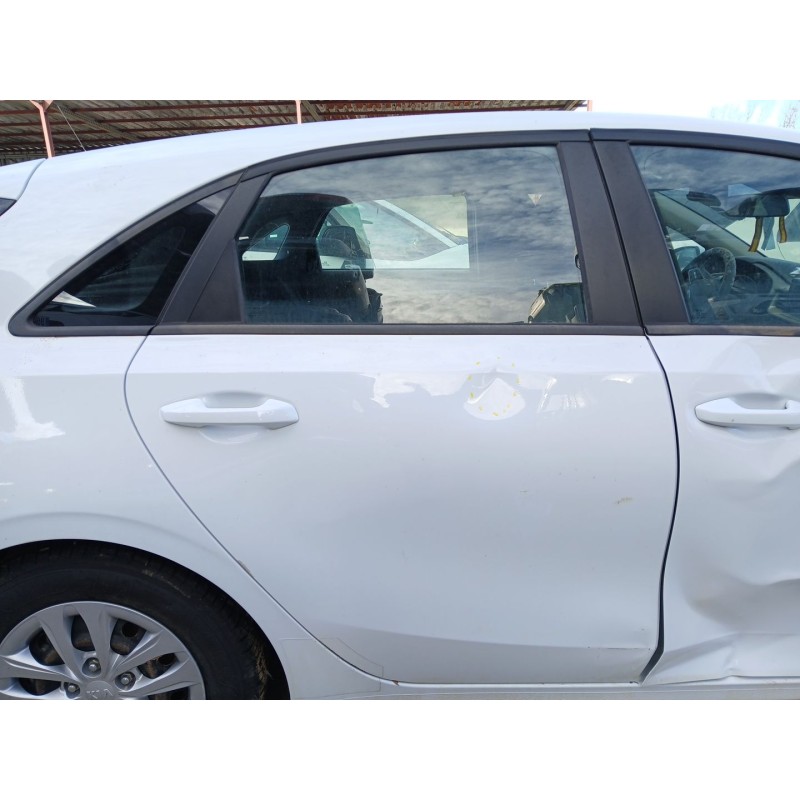 Recambio de puerta trasera derecha para kia ceed (cd) 1.4 referencia OEM IAM   