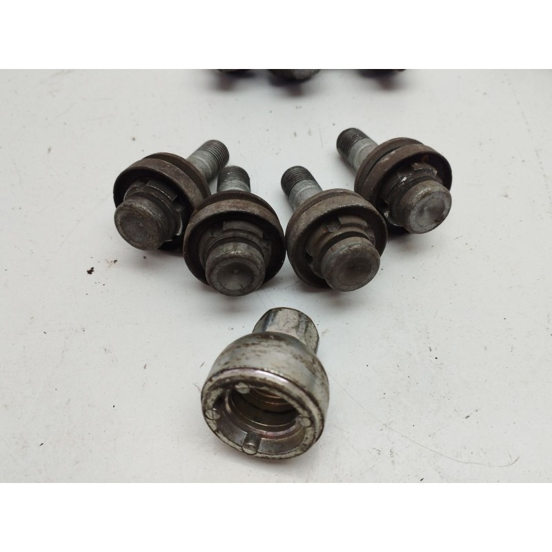 JUEGO TORNILLOS DE RUEDA