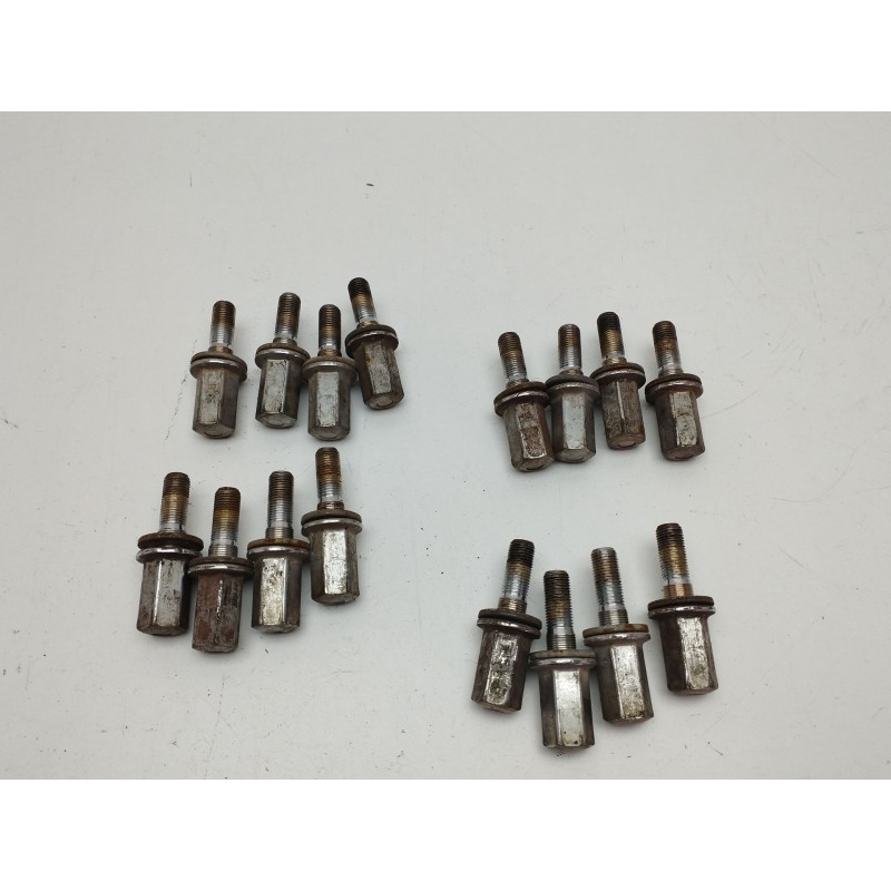 JUEGO TORNILLOS DE RUEDA