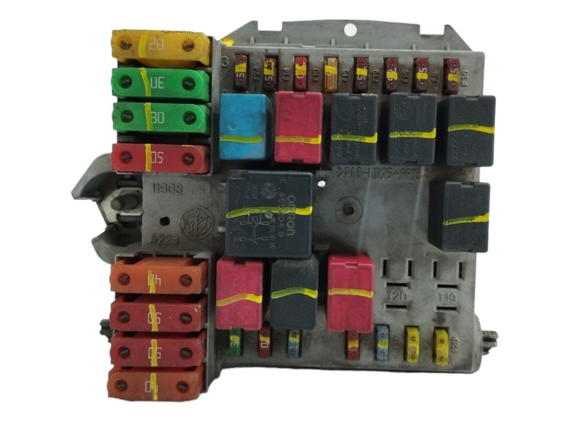 Recambio de caja reles / fusibles para fiat bravo (198) 1.9 8v jtd cat referencia OEM IAM 51775688  