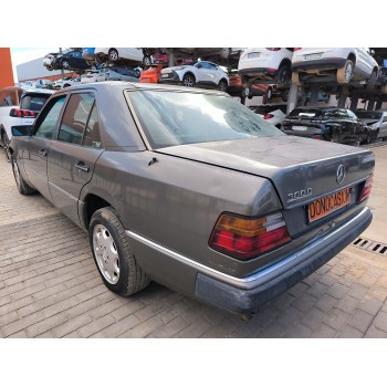 mercedes-benz 124 sedán (w124) del año 1993