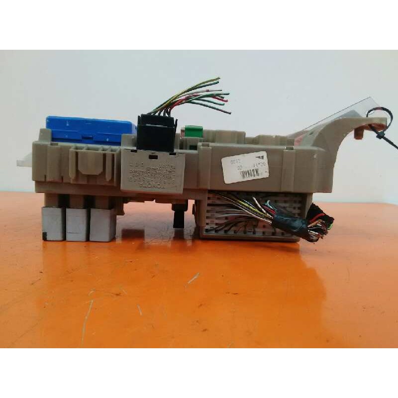 CAJA RELES / FUSIBLES