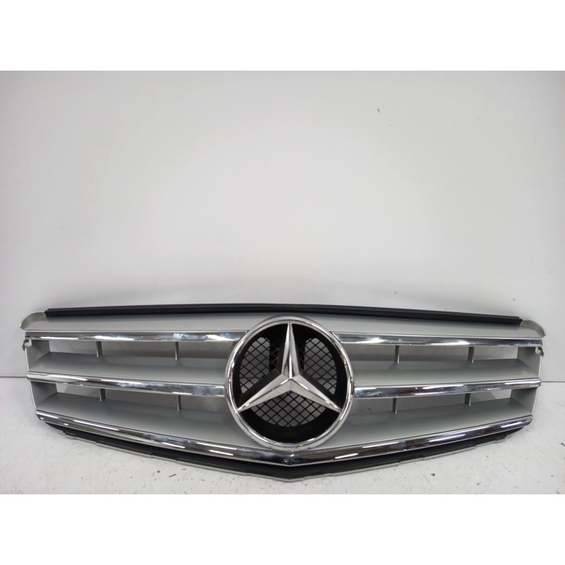 REJILLA DELANTERA A2048850736