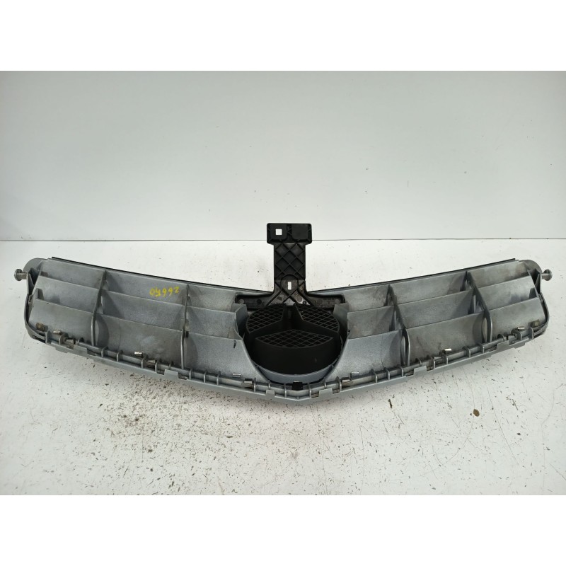 REJILLA DELANTERA A2048850736