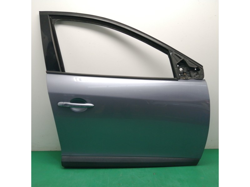 Recambio de puerta delantera derecha para renault megane iii berlina 5 p 1.6 16v referencia OEM IAM   
