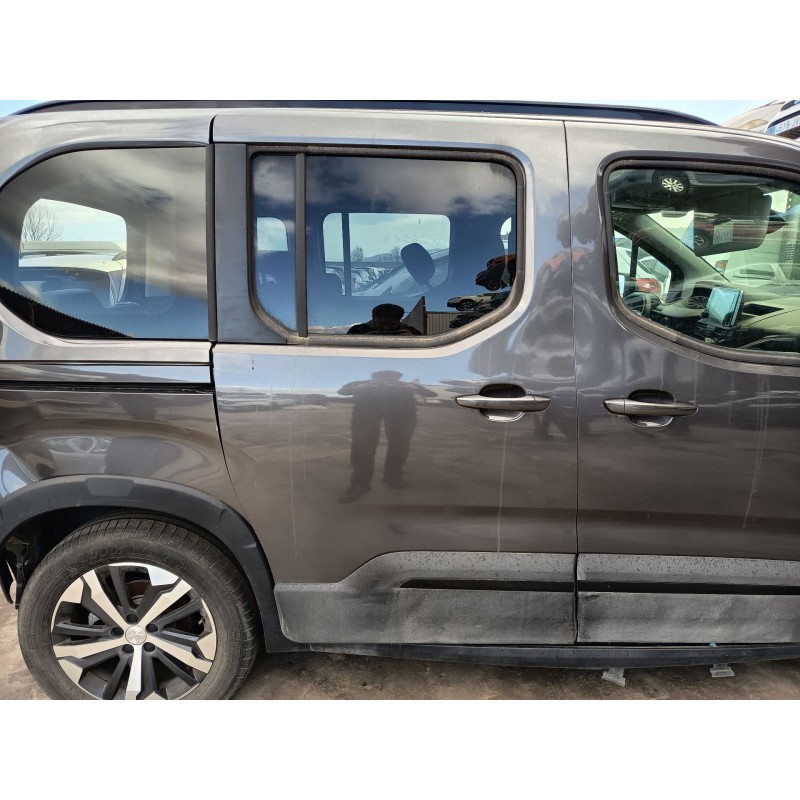 Recambio de puerta lateral corredera derecha para peugeot rifter 1.5 bluehdi 100 referencia OEM IAM   